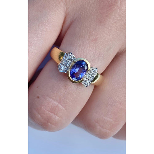 Oval Cut Violet Tanzanite in 14k Solid Gold Bowtie Ring