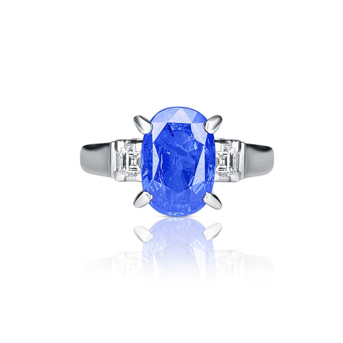 Vintage Oval Cut Natural Blue Sapphire Mounted in a Platinum Ring